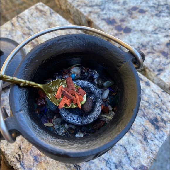 Quartz Witch’s Spoon - Picture 3 of 4